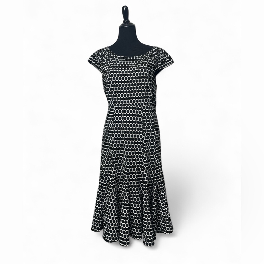 Gabby Skye Black and White Geometric Midi Dress